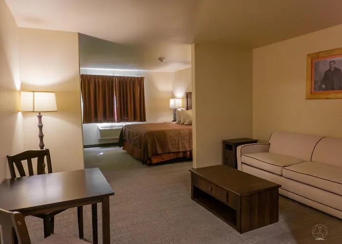 Hotel & Convention Center