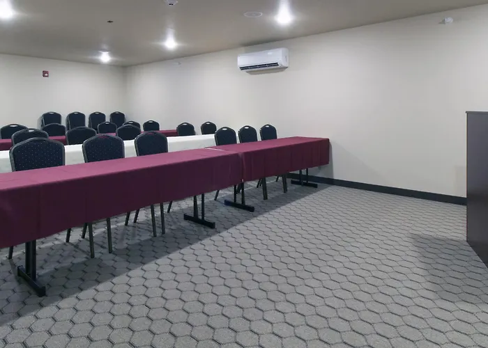Hotel & Convention Center 3*