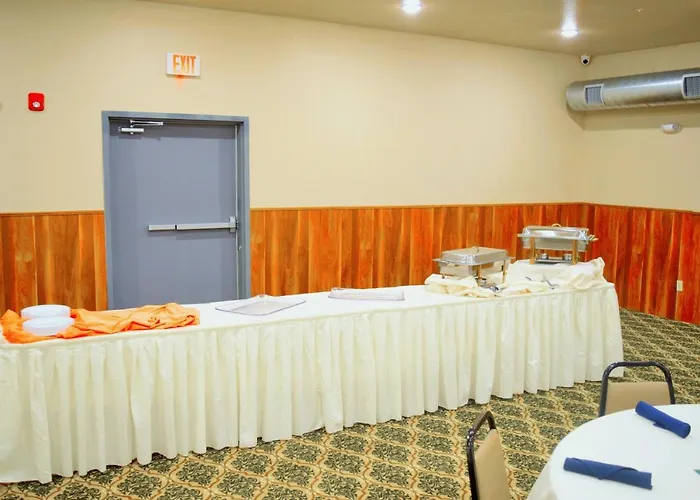 Hotel & Convention Center 3*