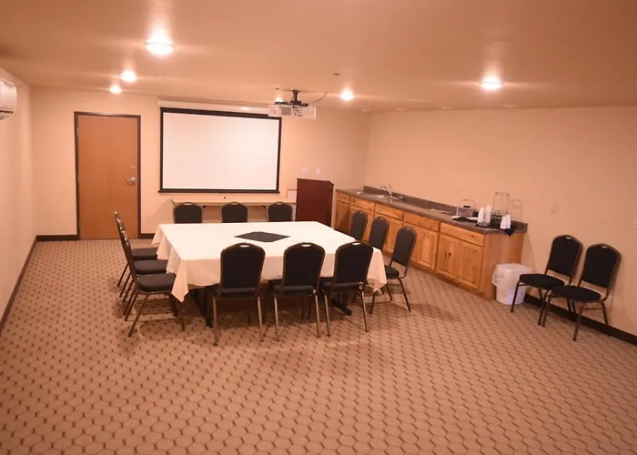 Hotel & Convention Center 3*